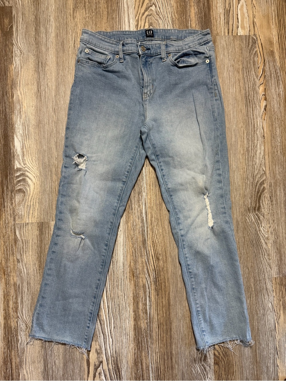 GAP Women's Faded Light Blue Distressed Straight-Leg Jeans, size 29 Regular